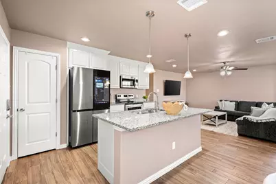 300 Lipscomb Street, Cleburne, TX 76031 - Photo 11