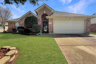 5228 Lake Grove Dr, Grand Prairie, TX 75052 - Photo 3