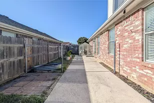 6702 Valley Branch Dr, Arlington, TX 76001 - Photo 27