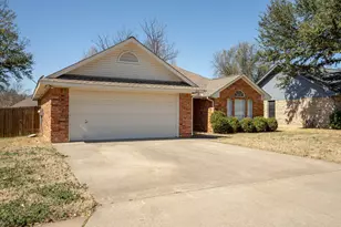 215 Linda St, Aubrey, TX 76227 - Photo 3