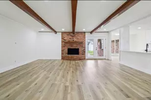 1835 E Cedar Elm Dr, Arlington, TX 76012 - Photo 7