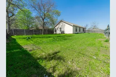 1348 E Maddox, Fort Worth, TX 76104 - Photo 25