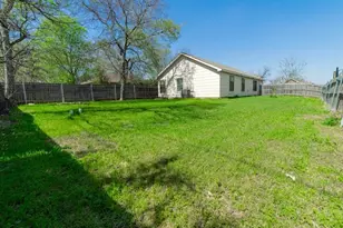 1348 E Maddox, Fort Worth, TX 76104 - Photo 25