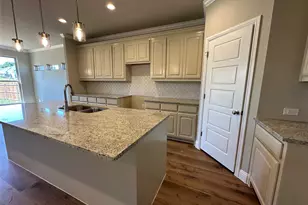 2009 Belle Lagos Ln, Cleburne, TX 76033 - Photo 3