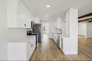 1835 E Cedar Elm Dr, Arlington, TX 76012 - Photo 5