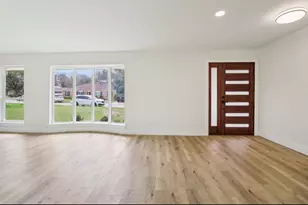 1835 E Cedar Elm Dr, Arlington, TX 76012 - Photo 3