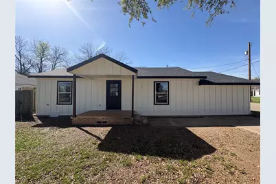 1047 Davis Street N, Sulphur Springs, TX 75482 - Photo 1