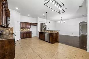 300 Madison St, Burleson, TX 76028 - Photo 9