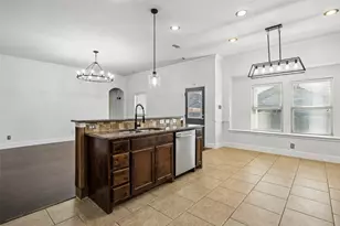 300 Madison St, Burleson, TX 76028 - Photo 7