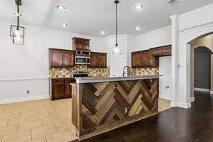 300 Madison St, Burleson, TX 76028 - Photo 5