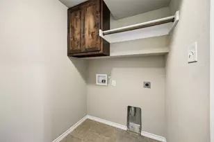 300 Madison St, Burleson, TX 76028 - Photo 25