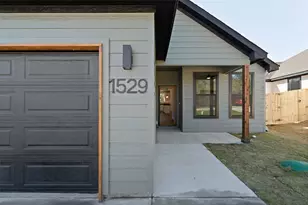 1529 Corona Dr, Granbury, TX 76048 - Photo 3