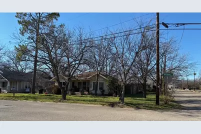 412 W Willingham Street, Cleburne, TX 76033 - Photo 3