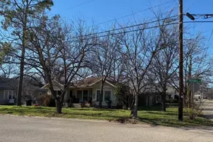 412 W Willingham St, Cleburne, TX 76033 - Photo 3