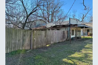 412 W Willingham Street, Cleburne, TX 76033 - Photo 9