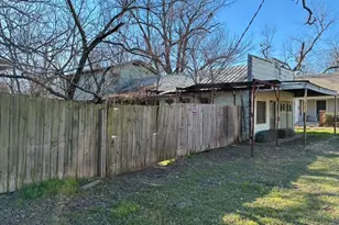 412 W Willingham St, Cleburne, TX 76033 - Photo 5