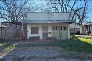 412 W Willingham St, Cleburne, TX 76033 - Photo 3