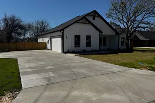 1106 E Sixth St, Springtown, TX 76082 - Photo 3