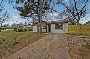 802 N L Robinson Dr, Arlington, TX 76011 - Photo 1