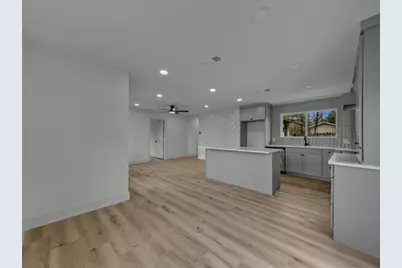 802 Nl Robinson Drive, Arlington, TX 76011 - Photo 11