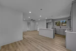 802 N L Robinson Dr, Arlington, TX 76011 - Photo 11