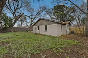 802 N L Robinson Dr, Arlington, TX 76011 - Photo 5