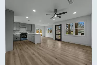 802 Nl Robinson Drive, Arlington, TX 76011 - Photo 9