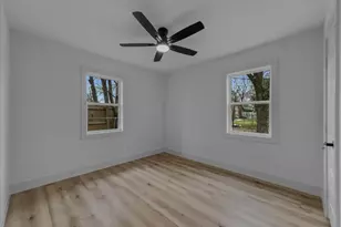 802 N L Robinson Dr, Arlington, TX 76011 - Photo 19