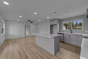 802 N L Robinson Dr, Arlington, TX 76011 - Photo 13