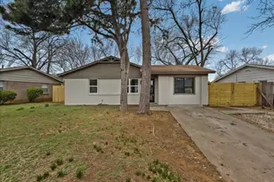 802 N L Robinson Dr, Arlington, TX 76011 - Photo 3
