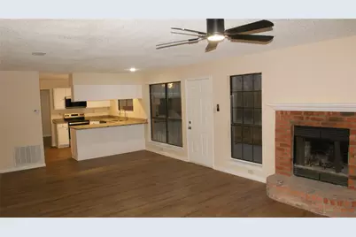 610 Squaw Creek Court, Arlington, TX 76018 - Photo 5