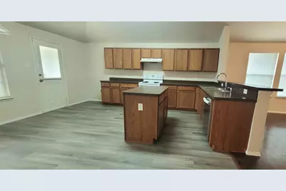 8470 Goldfinch Way, Dallas, TX 75249 - Photo 7