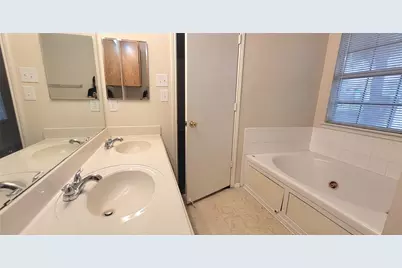 8470 Goldfinch Way, Dallas, TX 75249 - Photo 15