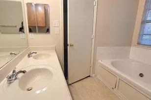 8470 Goldfinch Way, Dallas, TX 75249 - Photo 15