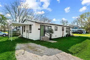 110 Poplar St, Waxahachie, TX 75165 - Photo 1