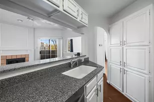 1001 Liberty St, Dallas, TX 75204 - Photo 9