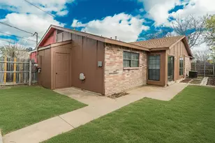 1437 Brook Meadow Cir, Lancaster, TX 75134 - Photo 19