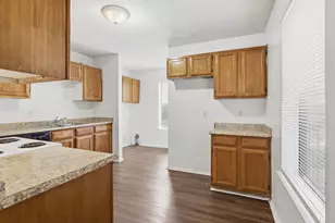 319 Ware Dr, Grand Prairie, TX 75051 - Photo 9