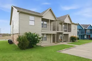 319 Ware Dr, Grand Prairie, TX 75051 - Photo 1