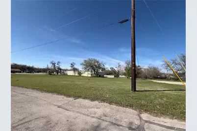 402 E Jacksboro Street, Chico, TX 76431 - Photo 3