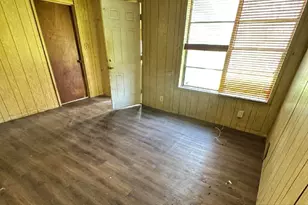 1304 N Wood St, Cleburne, TX 76033 - Photo 7