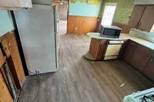 1304 N Wood St, Cleburne, TX 76033 - Photo 5