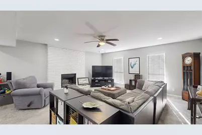 702 Middle Glen Drive, Garland, TX 75043 - Photo 3