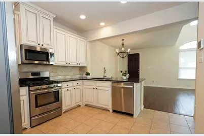 3911 Cascade Sky Drive, Arlington, TX 76005 - Photo 3