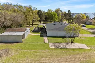 113 E Bayside Dr, Mabank, TX 75156 - Photo 3