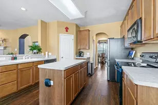 306 Salsbury Dr, Euless, TX 76040 - Photo 9