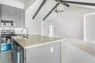 407 E Willingham St, Cleburne, TX 76031 - Photo 3