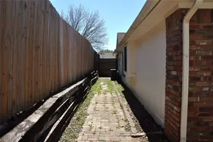 7413 Eastern Dr, Fort Worth, TX 76120 - Photo 31