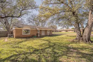 1548 Carl St, Fort Worth, TX 76103 - Photo 3
