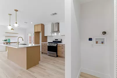 2033 Meadow Glen, Irving, TX 75060 - Photo 17